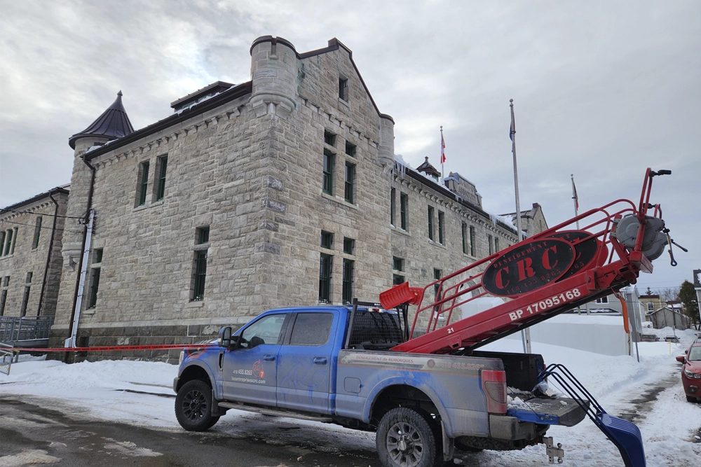 Entreprises CRC - Déneigement de toiture camion